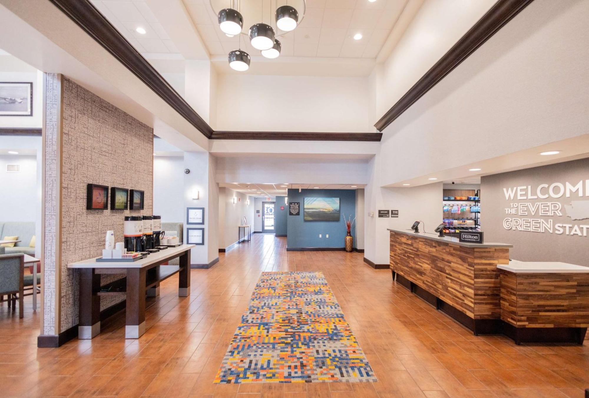 Hampton Inn & Suites By Hilton Seattle/Кент Экстерьер фото