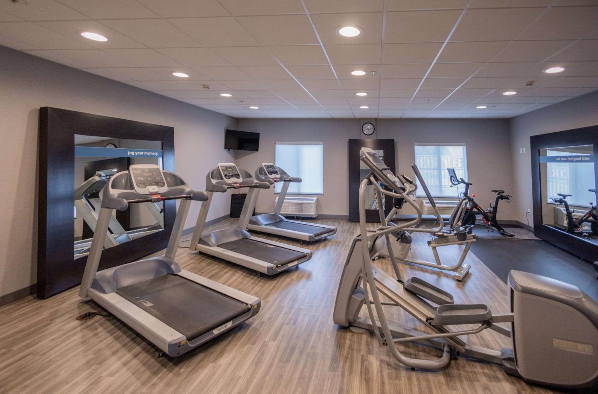 Hampton Inn & Suites By Hilton Seattle/Кент Экстерьер фото