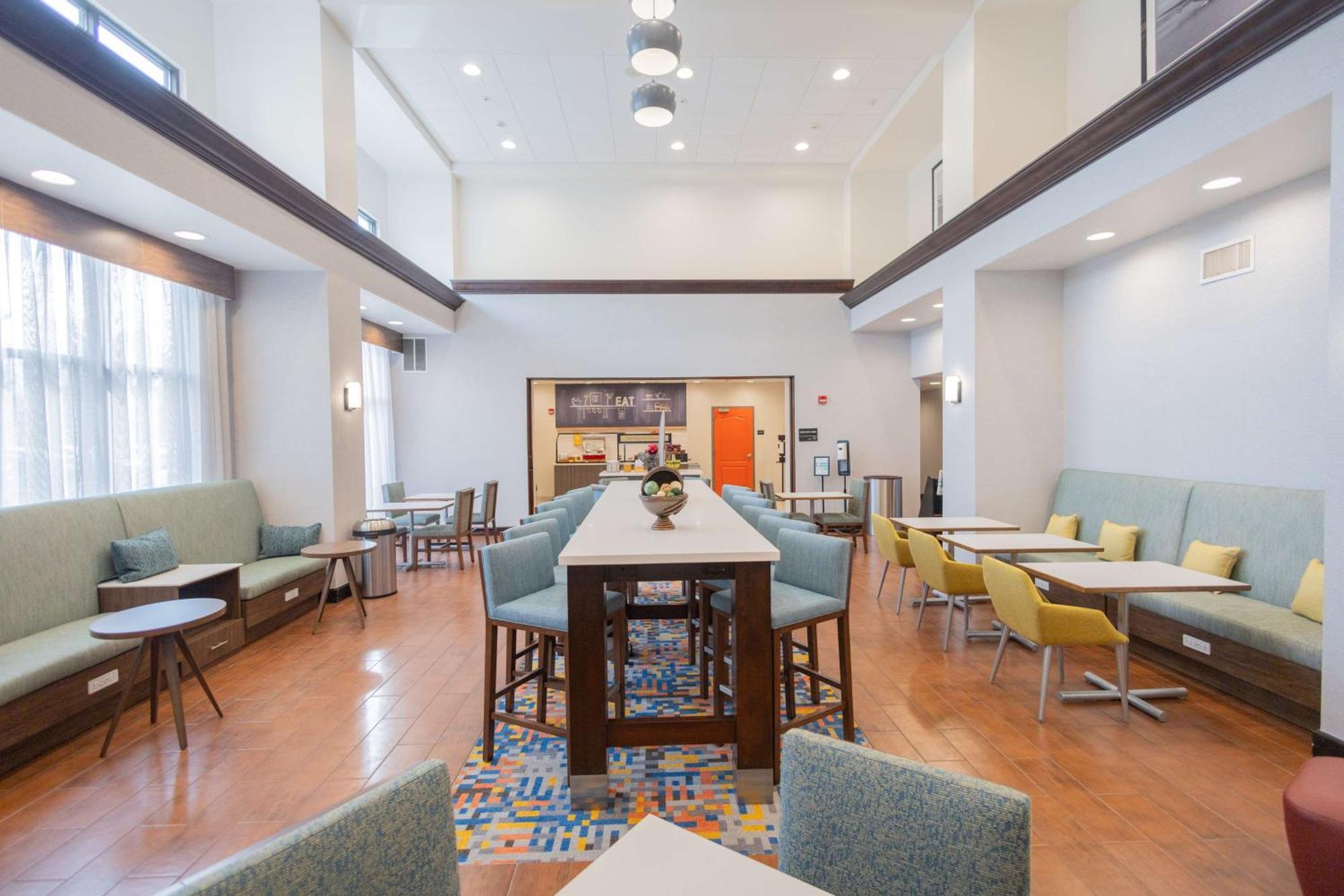Hampton Inn & Suites By Hilton Seattle/Кент Экстерьер фото