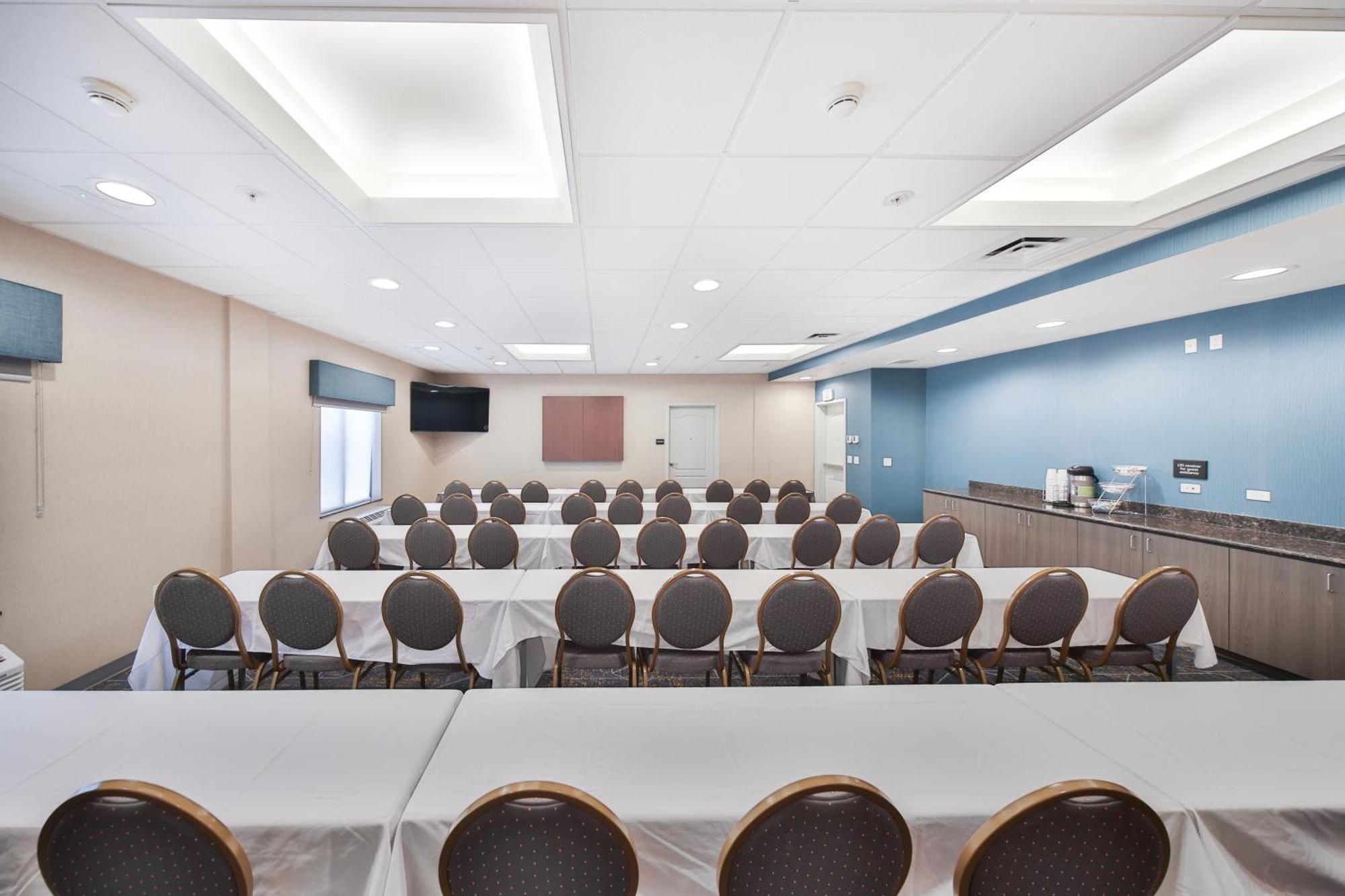 Hampton Inn & Suites By Hilton Seattle/Кент Экстерьер фото